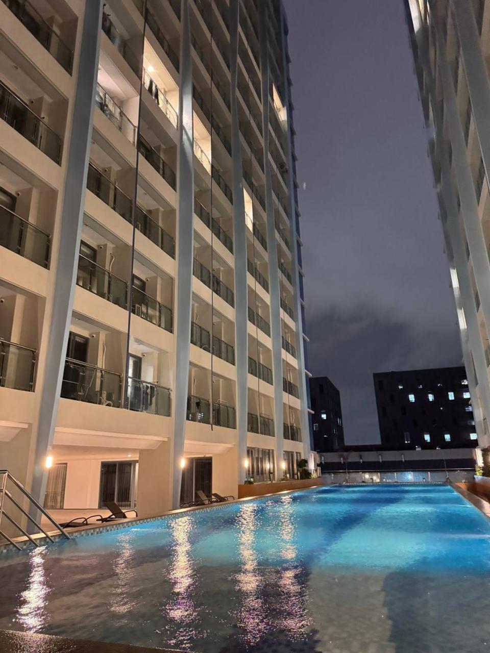 L Condotel Paranaque City Exterior photo