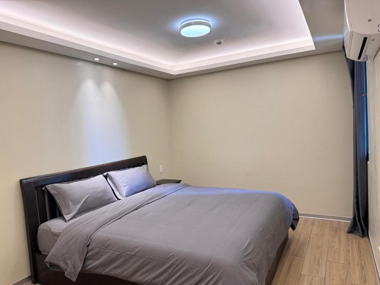 L Condotel Paranaque City Room photo