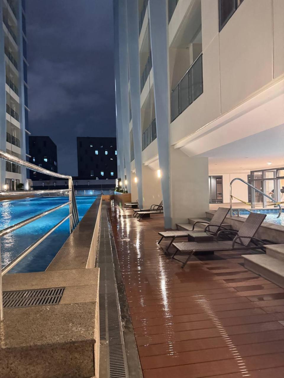 L Condotel Paranaque City Exterior photo