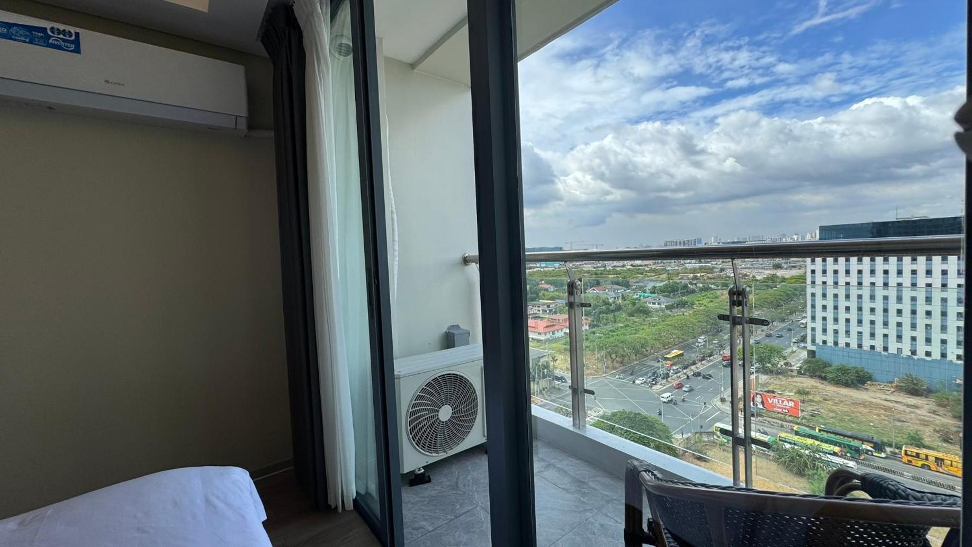 L Condotel Paranaque City Exterior photo