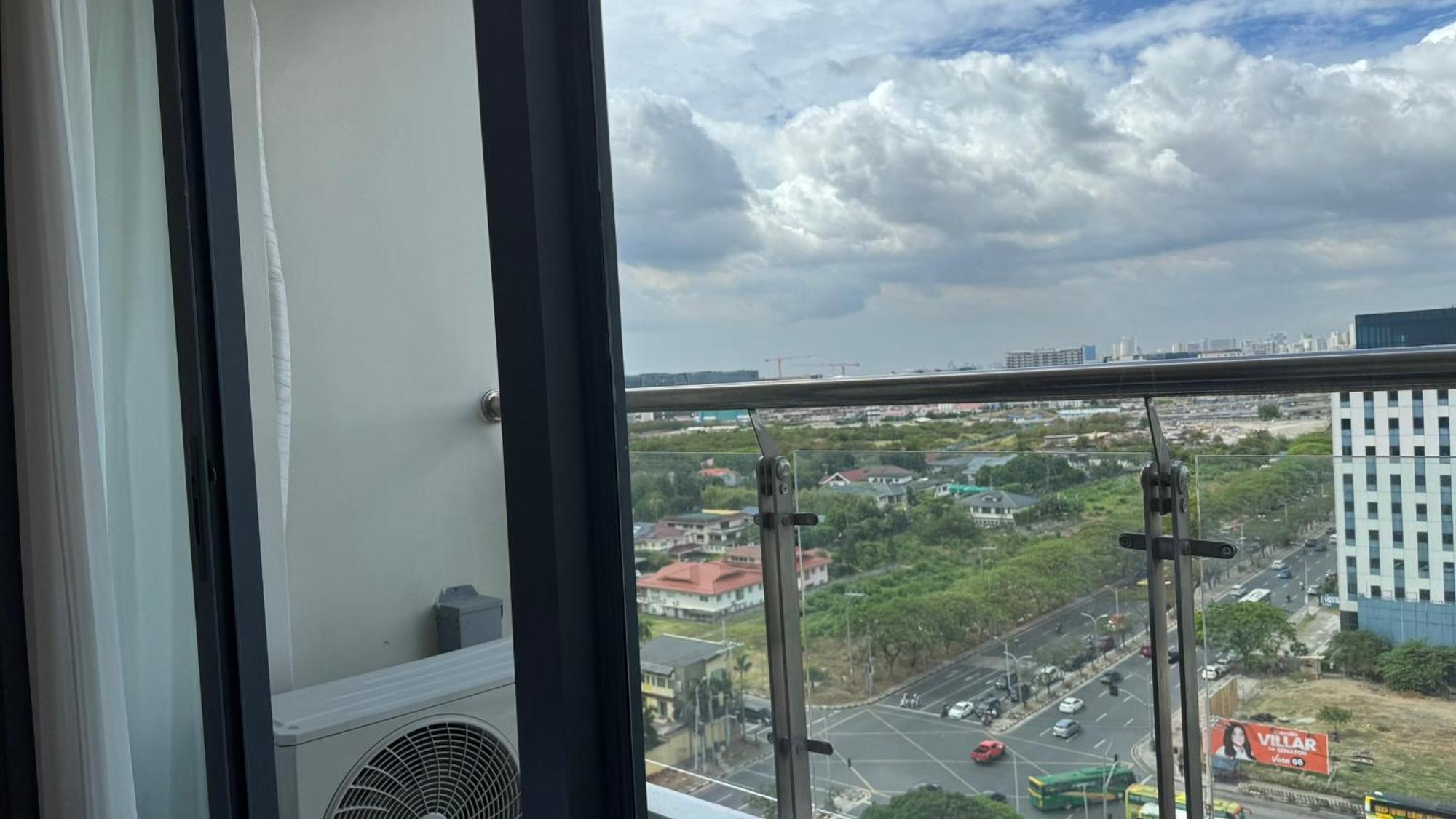 L Condotel Paranaque City Exterior photo