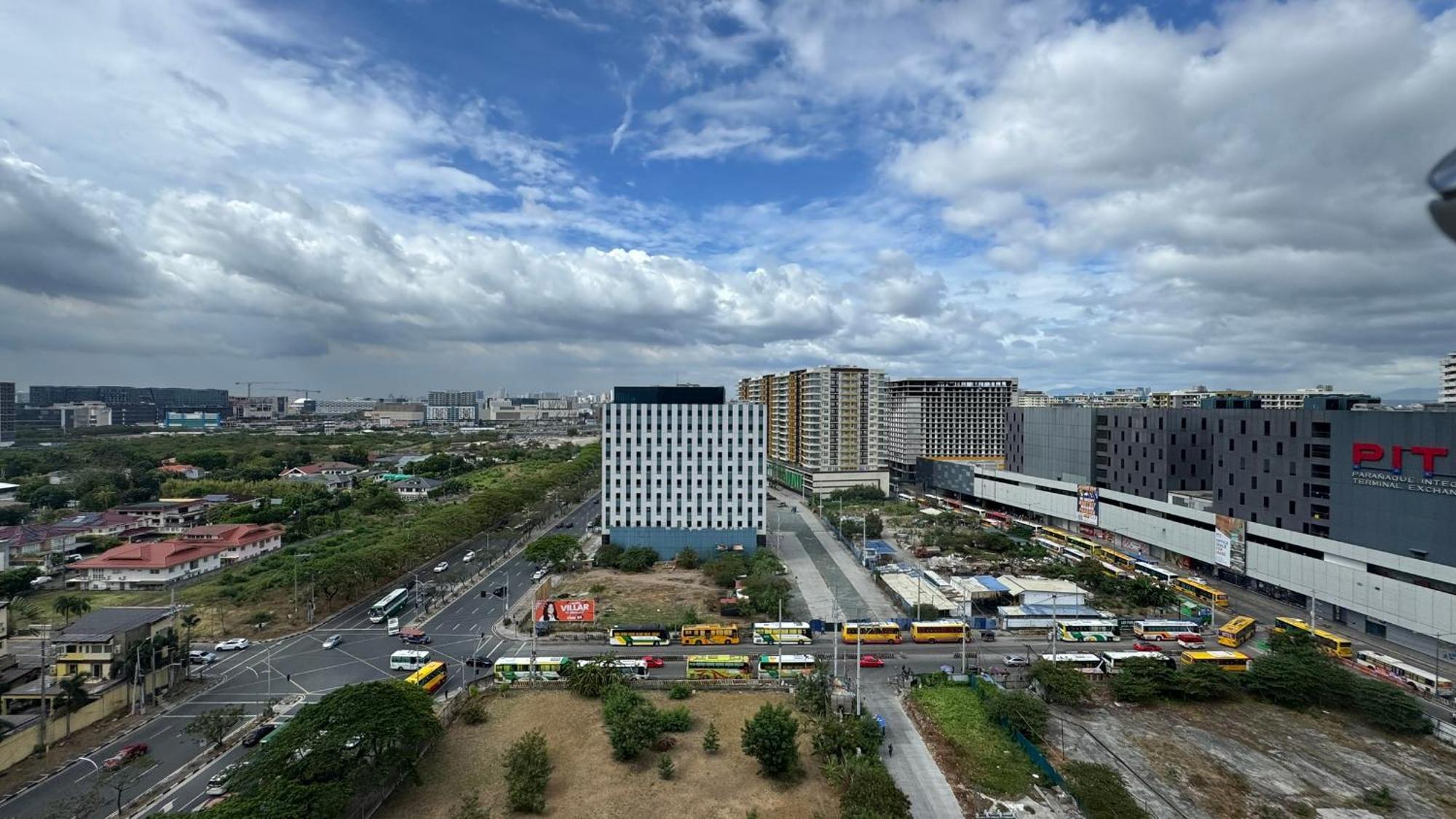 L Condotel Paranaque City Exterior photo